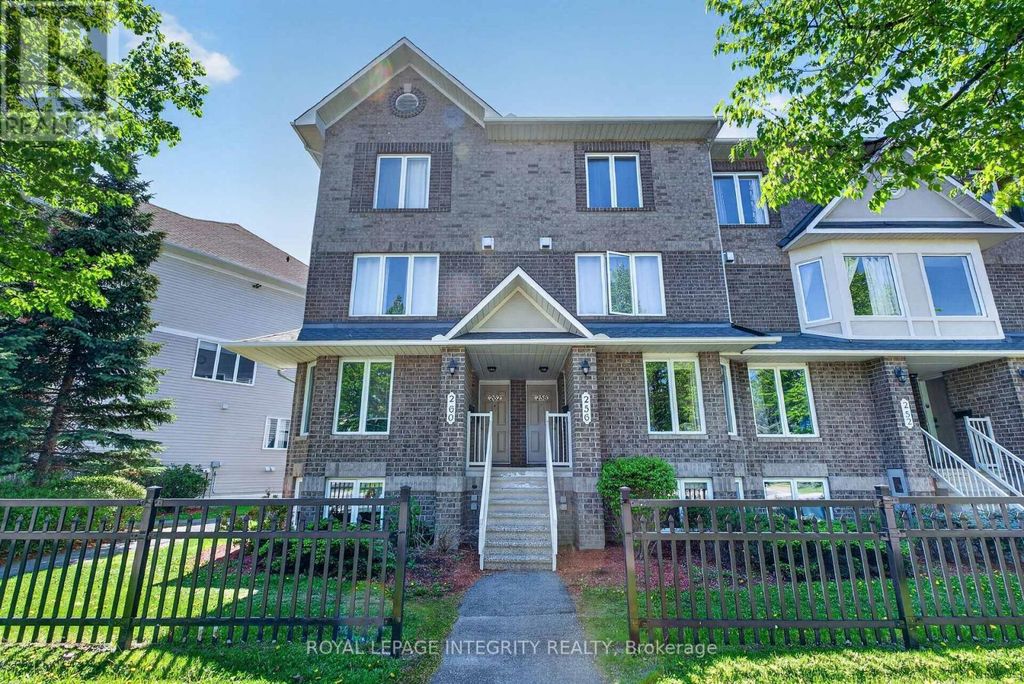 256 Cresthaven Drive, Ottawa
