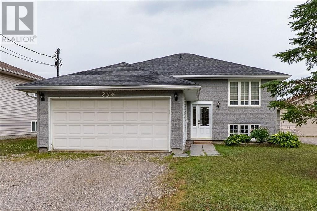 254 Leroux Street, Chelmsford