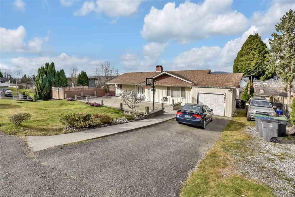 12031 101 Avenue, Surrey