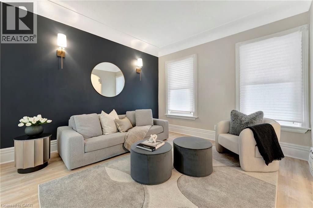 142 Sanford Avenue N, Hamilton