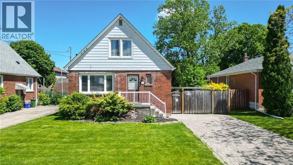27 Delevan Crescent, Hamilton