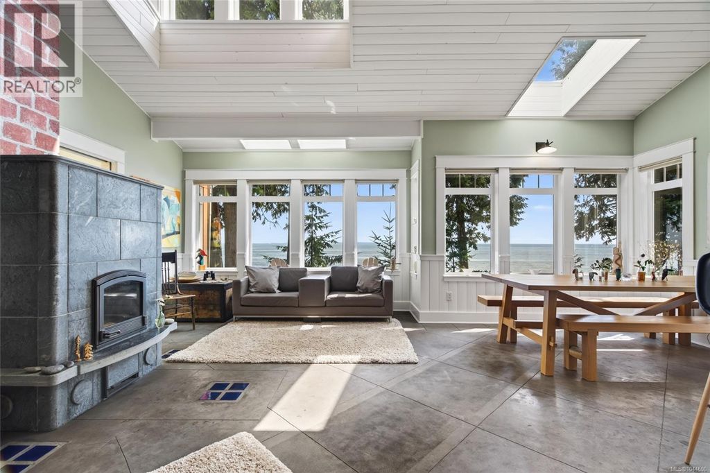 105 Island Park Dr, Galiano Island