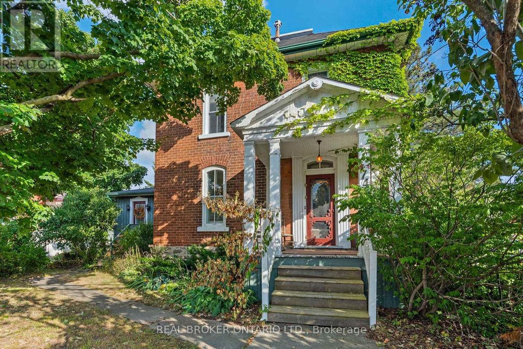74 Lake Avenue W, Carleton Place