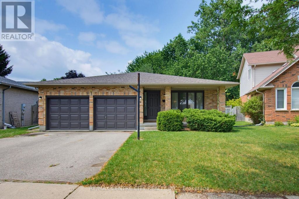9 Yarmouth Drive, London East (east I)