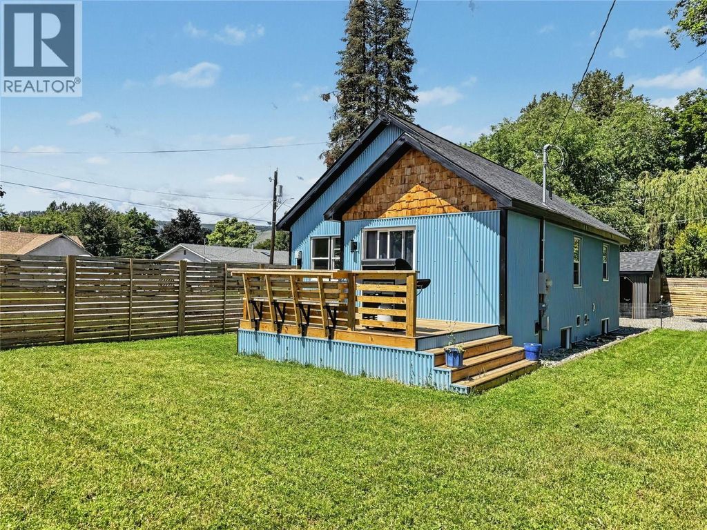 987 Kettle River Drive, Grand Forks