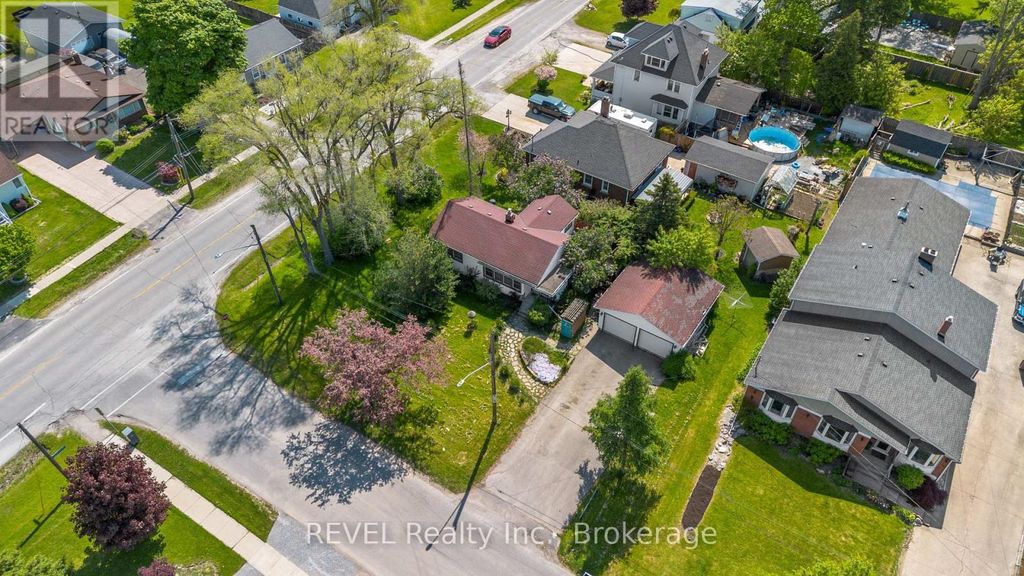 7962 Booth Street, Niagara Falls (ascot)