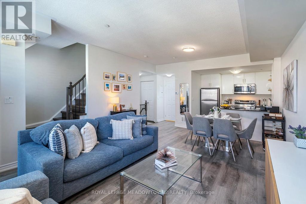19 - 10 Carnation Avenue, Toronto (long Branch)