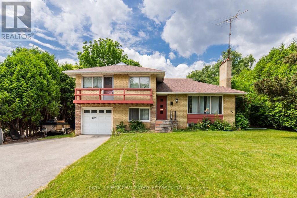Unit #2 - 227 Lakeshore Road W, Oakville (co Central)