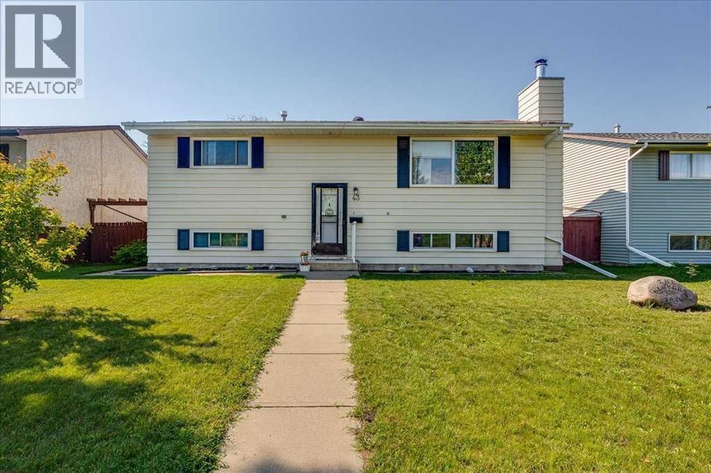 43 Oak Street, Red Deer