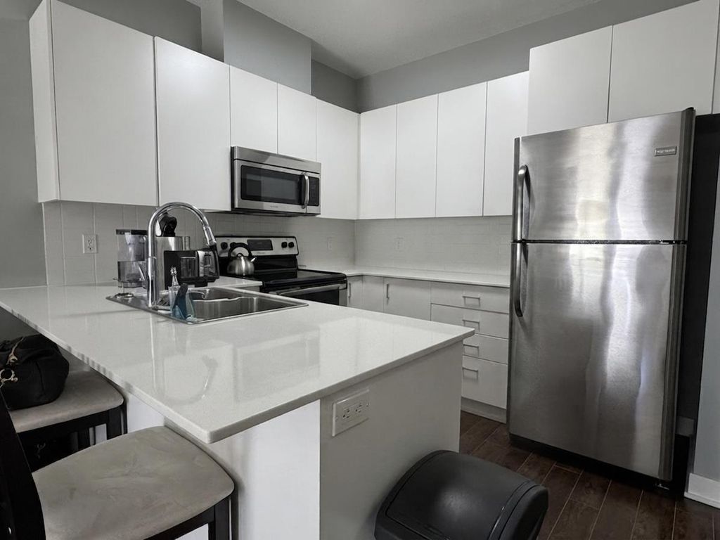 414 20460 Douglas Crescent, Langley