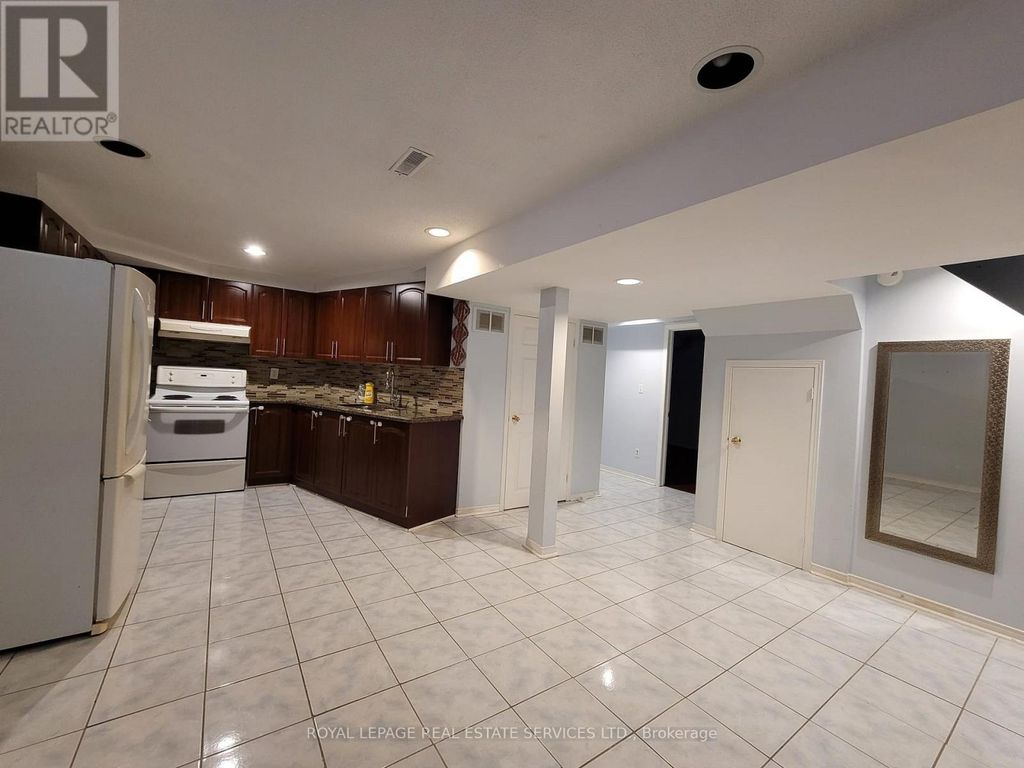 Bsmt - 323 Winfield Terrace, Mississauga (hurontario)