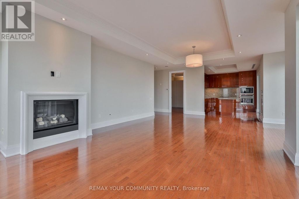 802 - 80 Yorkville Avenue, Toronto (annex)