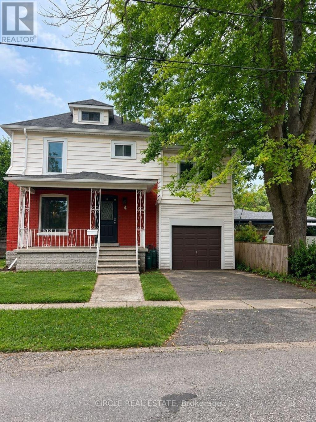 4 Chelsea Street, St. Catharines (e. Chester)