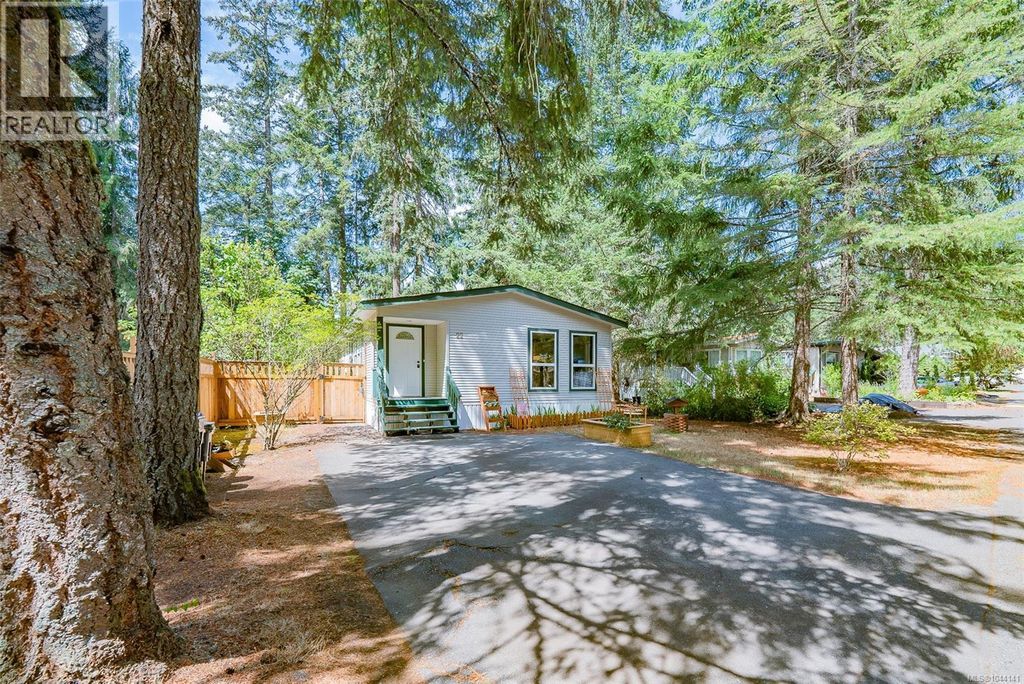 22 1310 Spruston Rd, Nanaimo