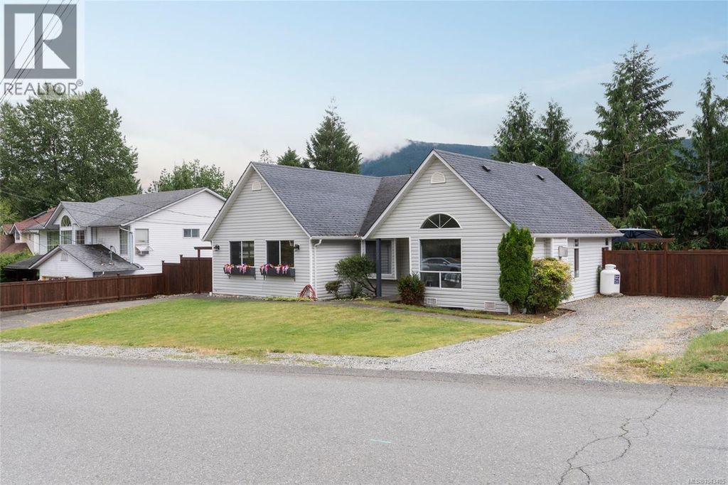 108 River Rd, Lake Cowichan
