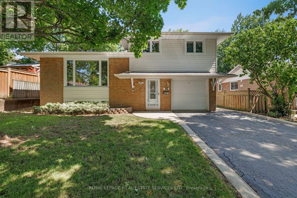18 Osborne Crescent, Oakville (cp College Park)
