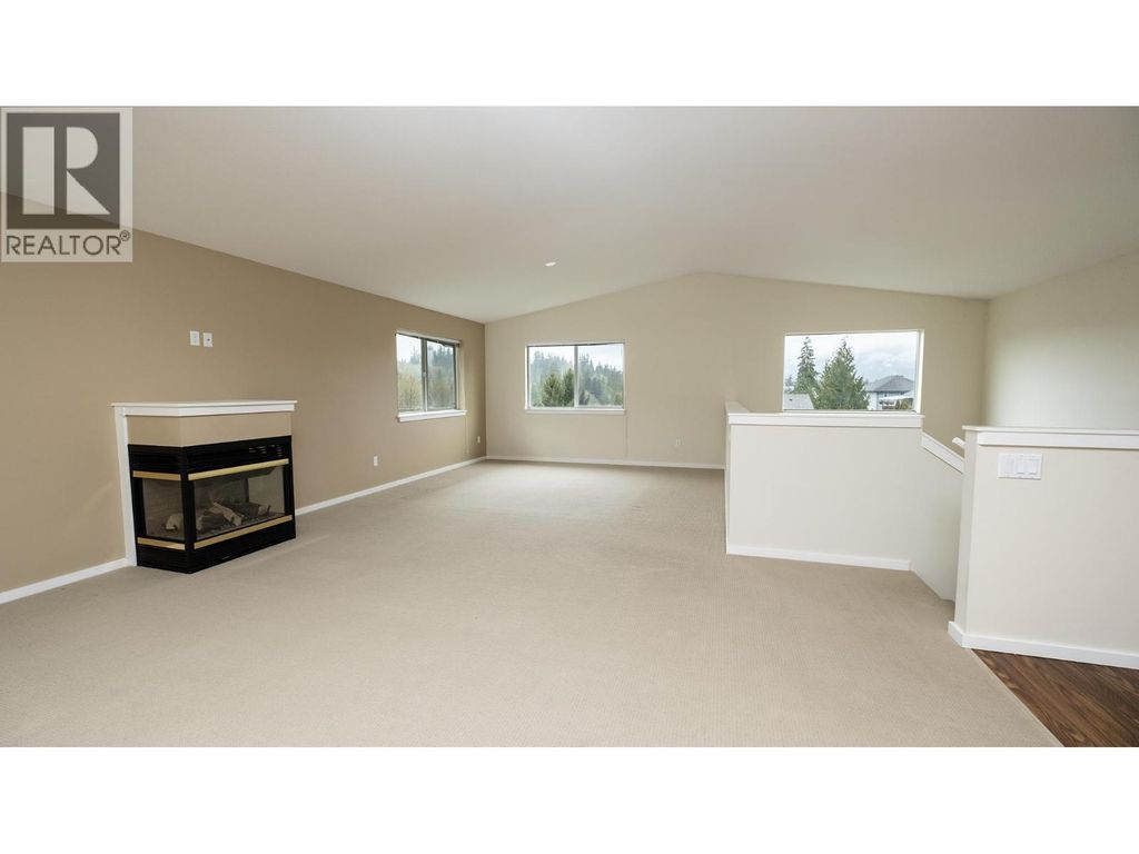 5839 Trail Avenue, Sechelt