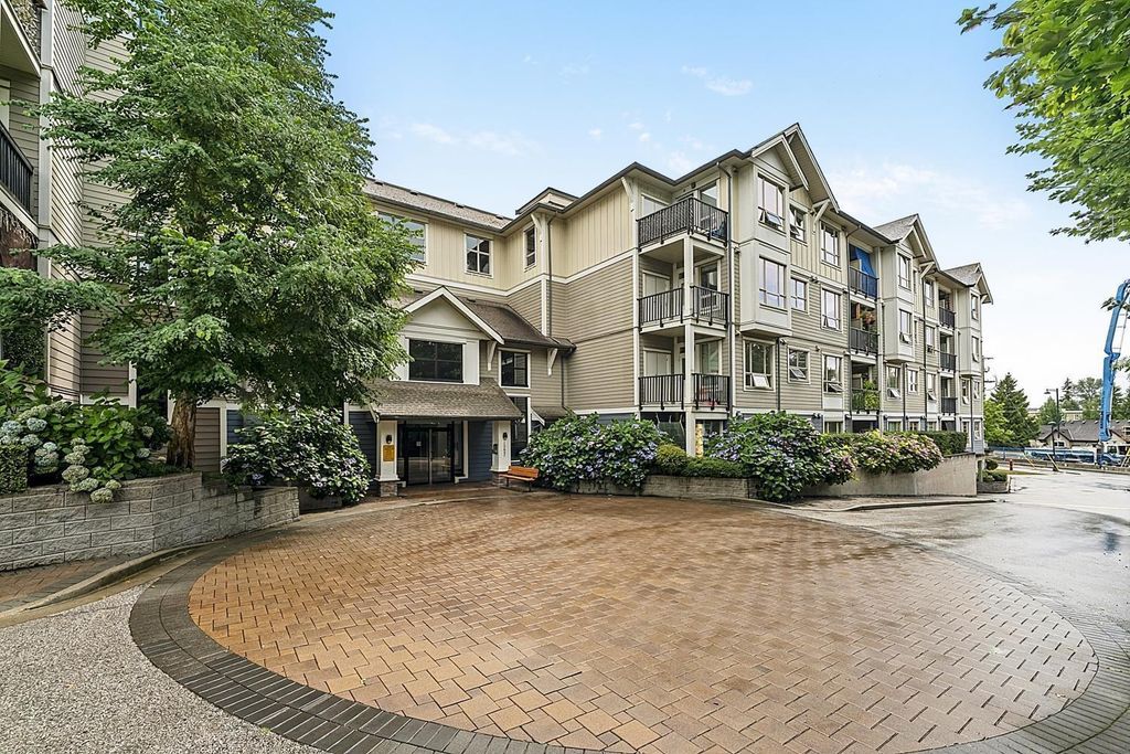 411 13897 Fraser Highway, Surrey