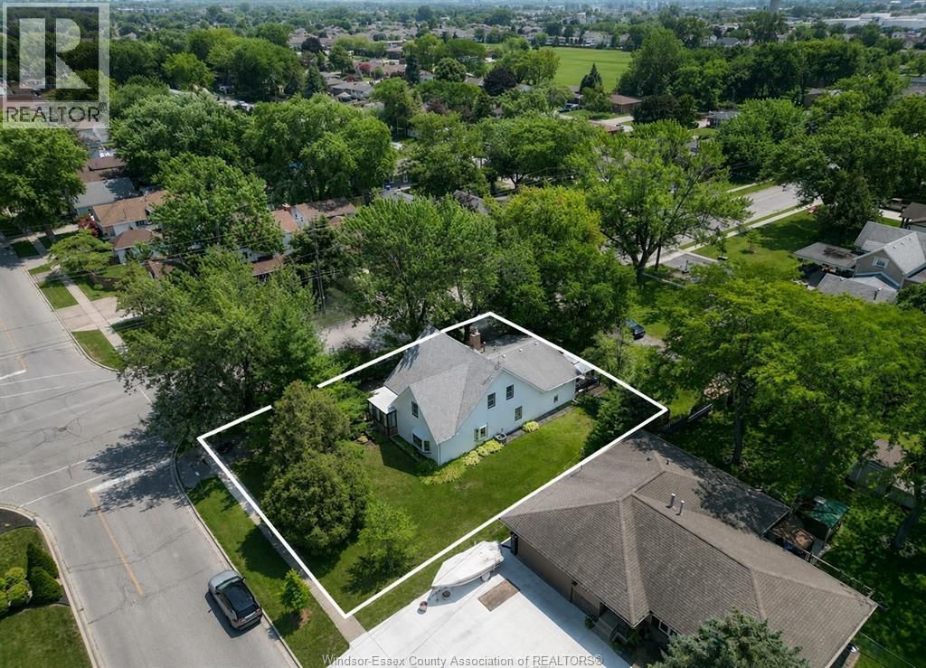 12437 St Thomas, Tecumseh