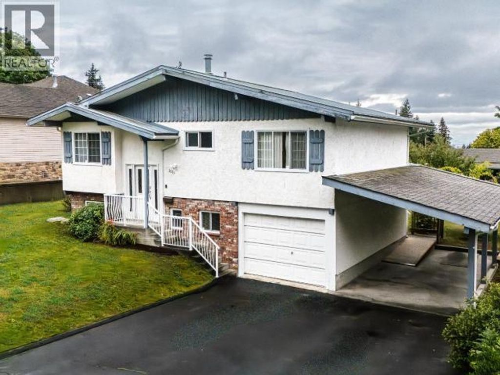 3571 Mackenzie Ave, Powell River