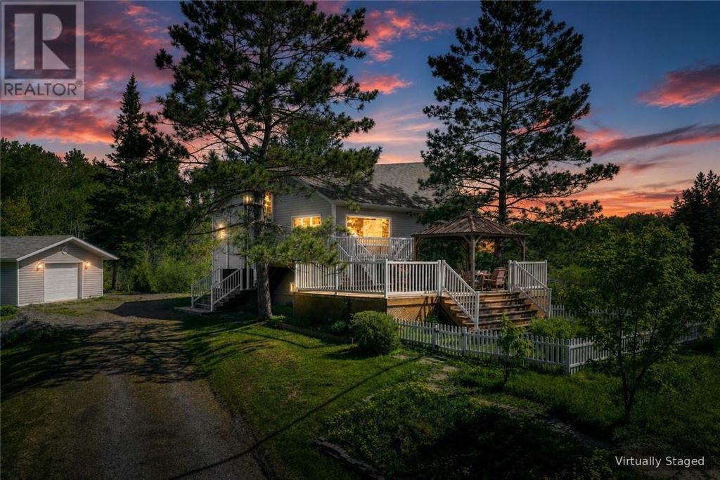 1220 Nepewassi Lake Road, Estaire