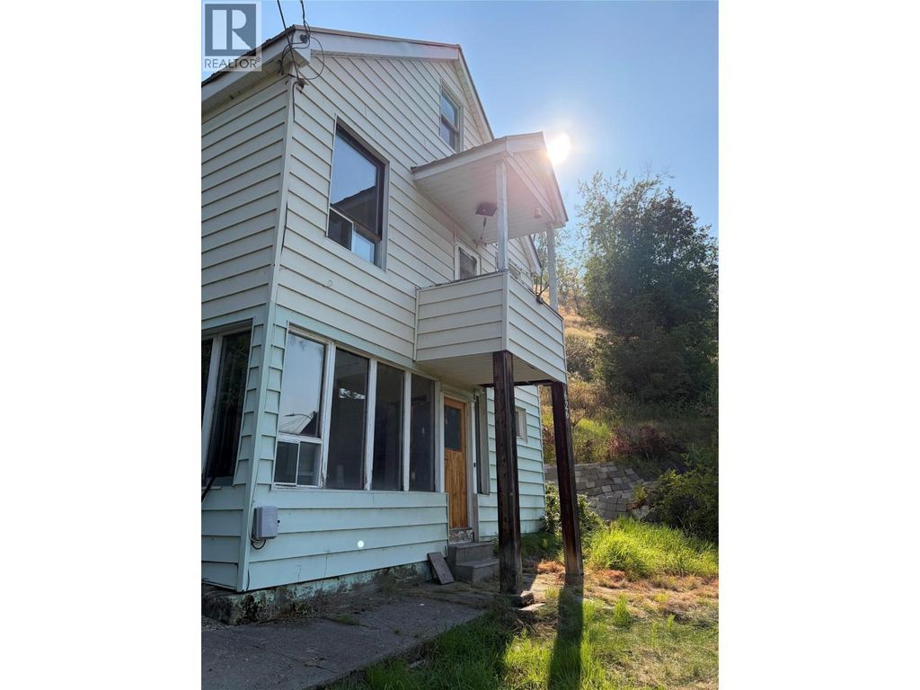 626 Hendry Street, Trail