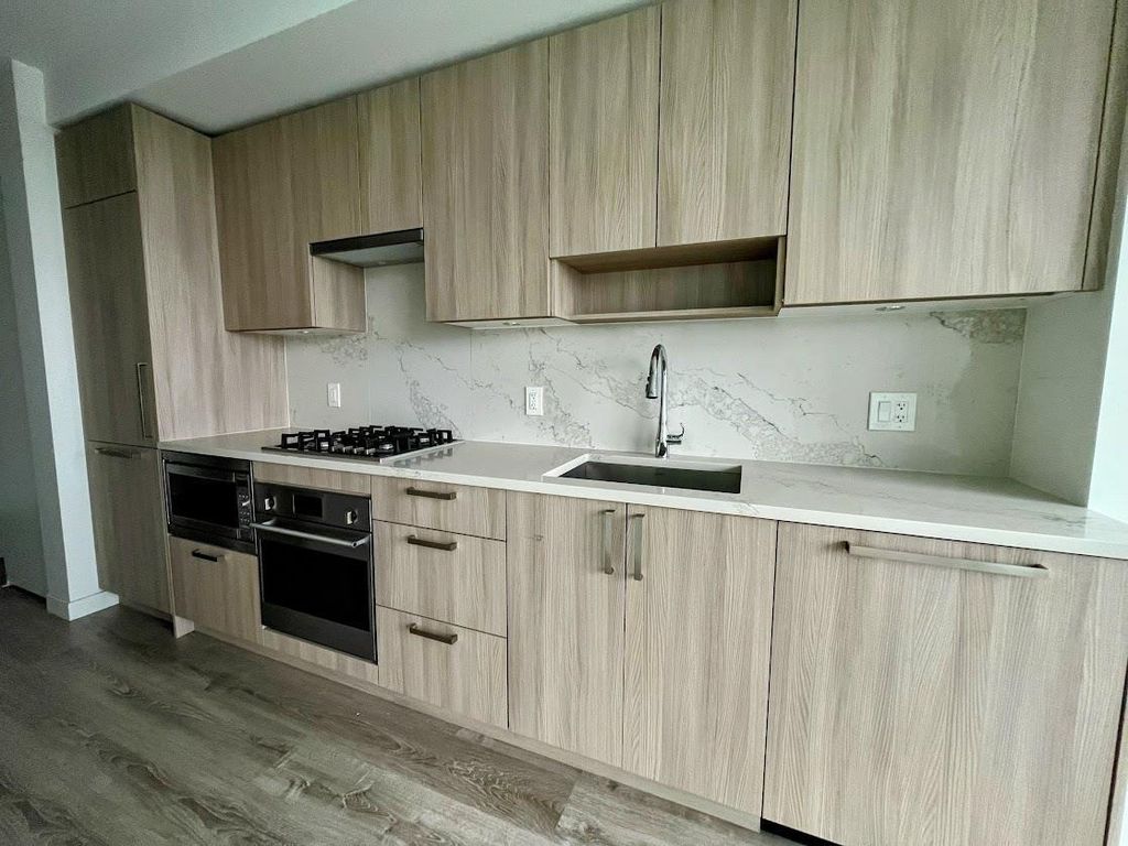 806 13350 Central Avenue, Surrey
