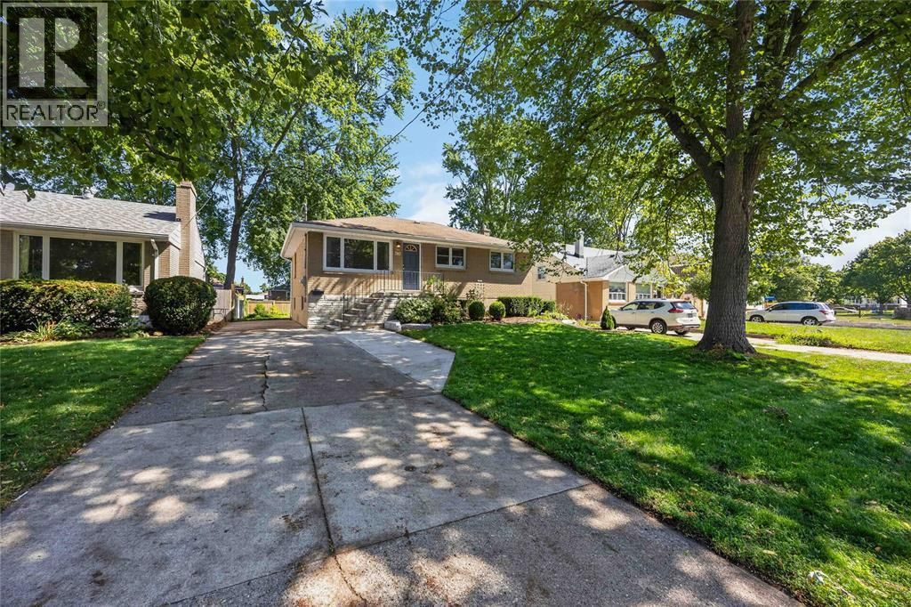 782 Hall Street, Sarnia