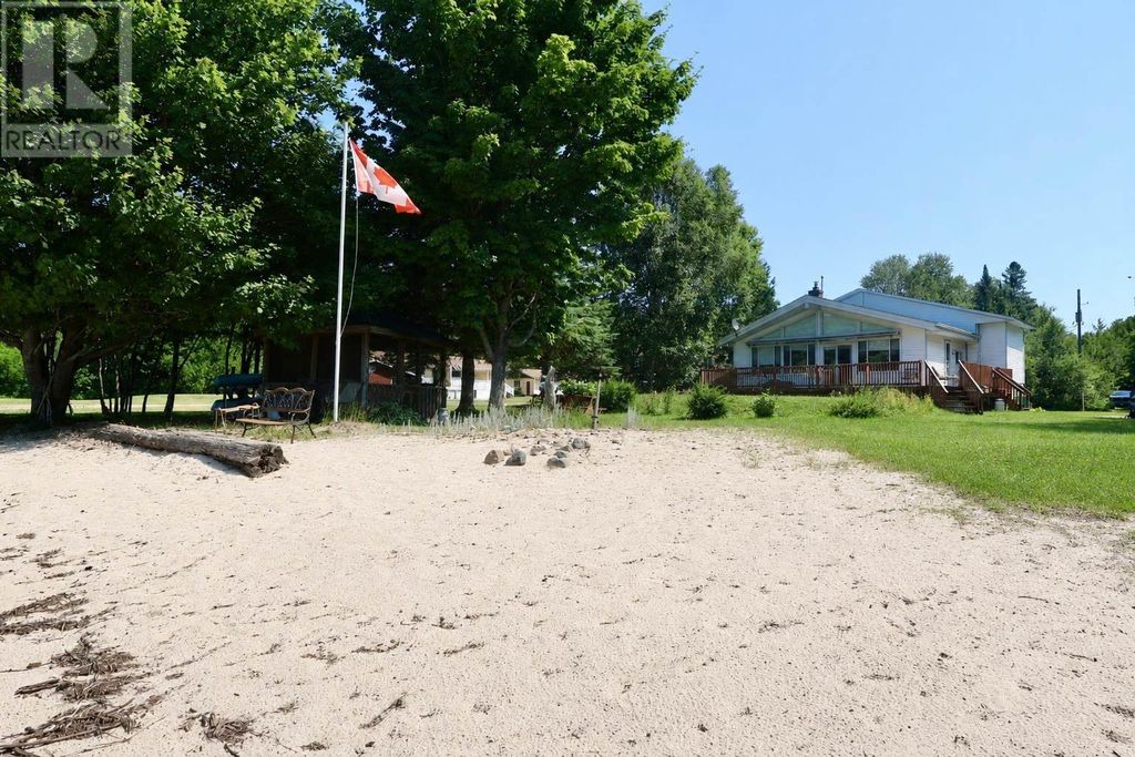 619 Mission Rd, Goulais River