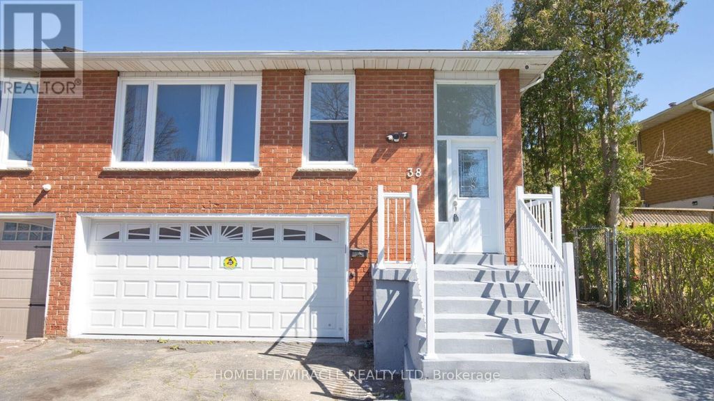 38 Medici Place, Brampton (central Park)