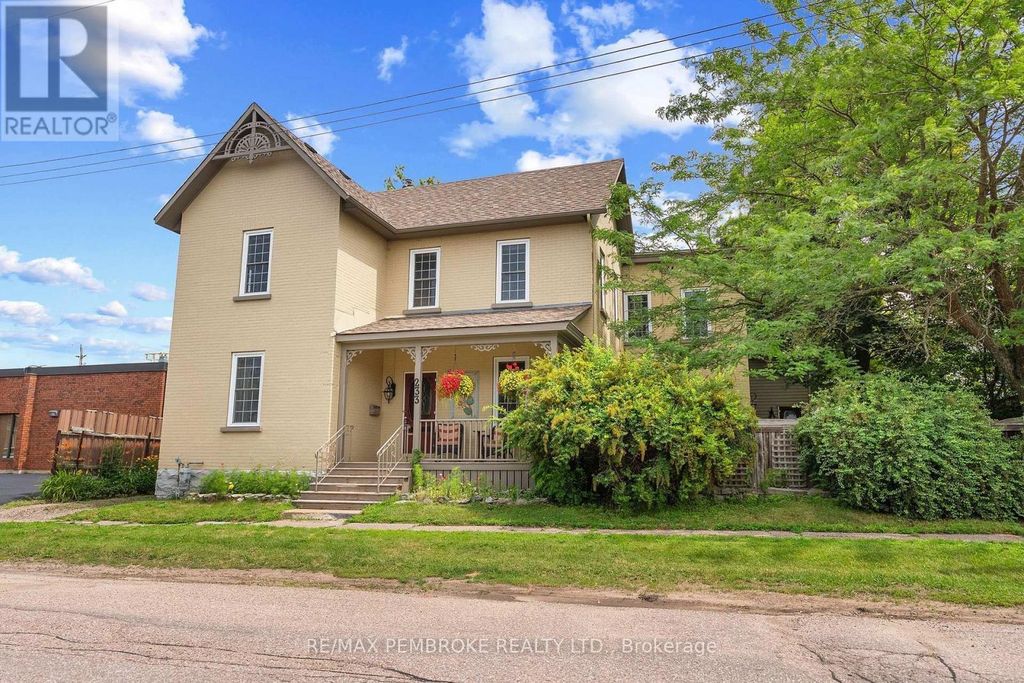 233 Catherine Street, Pembroke