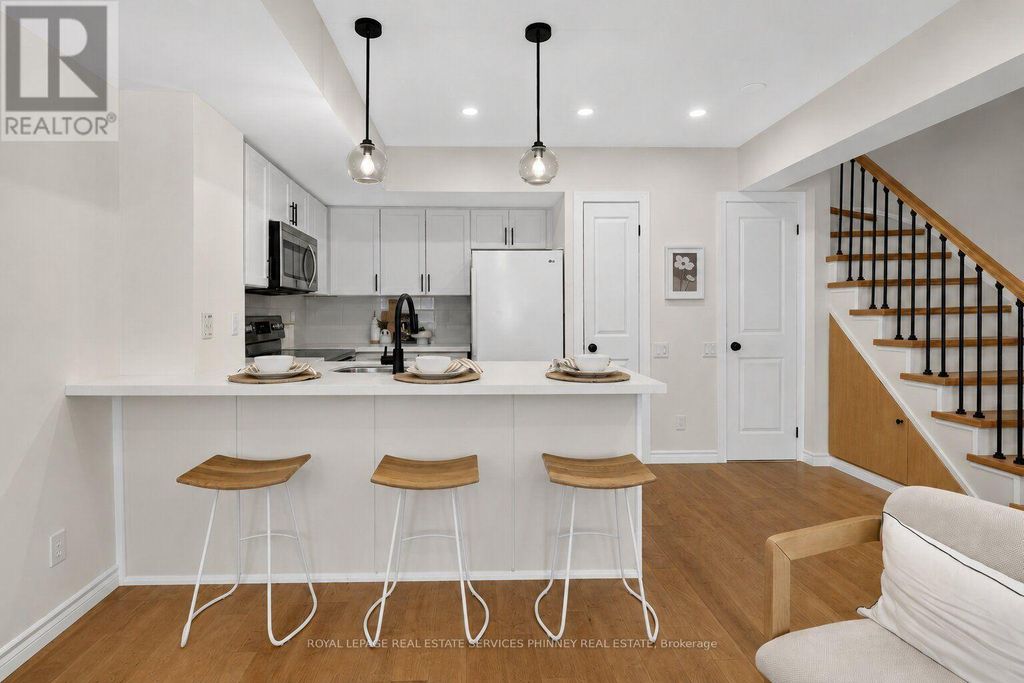 50 - 93 The Queensway, Toronto (high Park-Swansea)