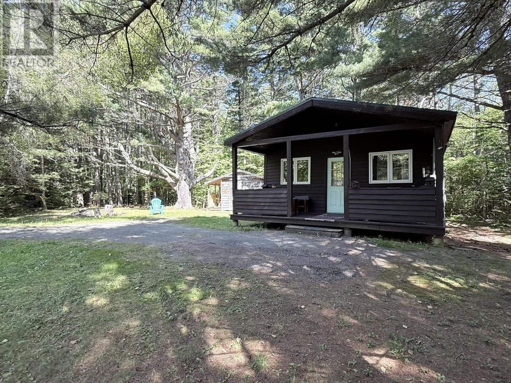 2031 East Clifford Road, East Clifford