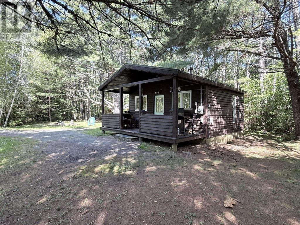 2031 East Clifford Road, East Clifford