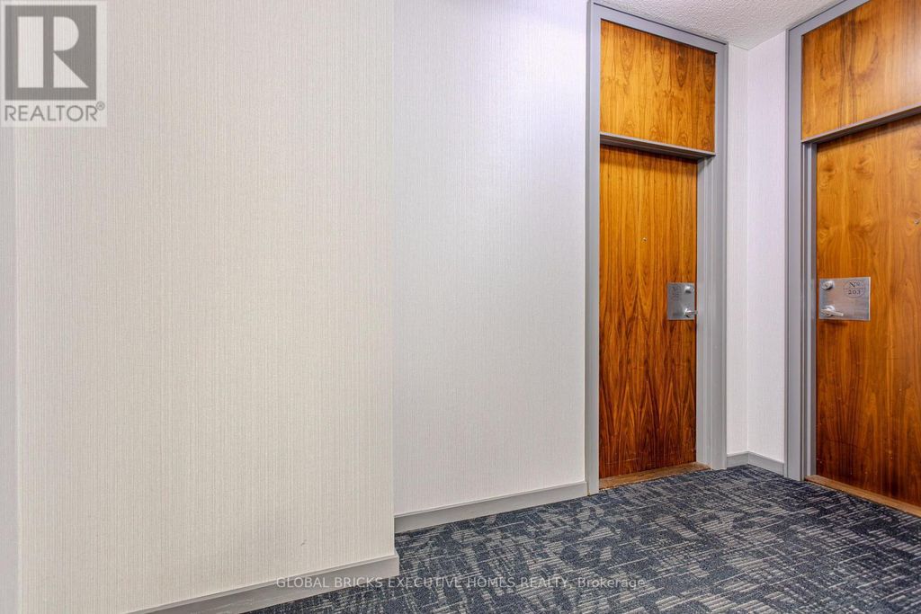 #202 - 33 Elm Drive W, Mississauga (mississauga Valleys)