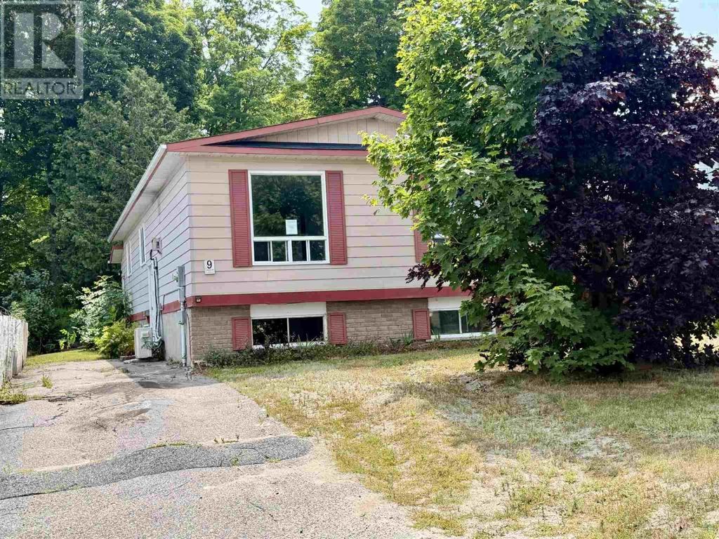 9 Lisbon Rd, Elliot Lake