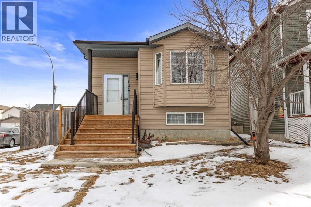 102 Martin Crossing Grove Ne, Calgary