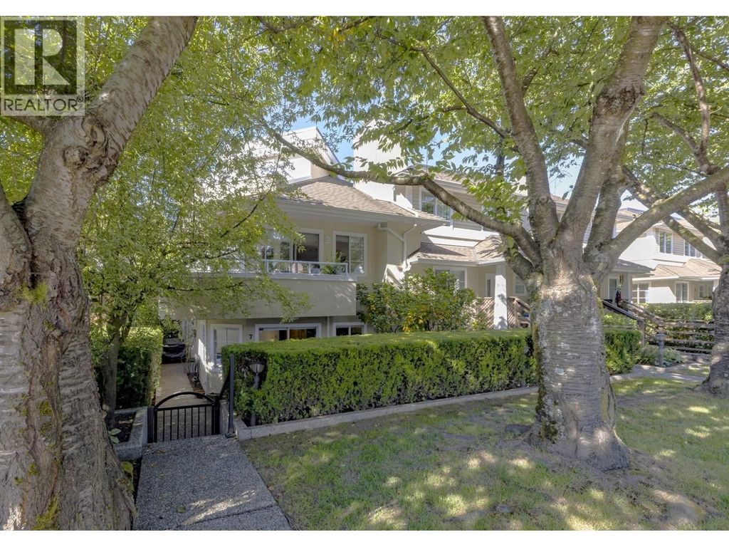 7 249 E 4th Street, North Vancouver