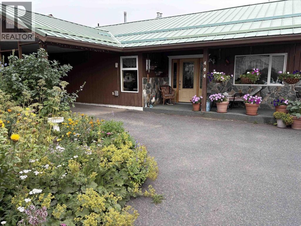 404 N Birch Avenue, 100 Mile House