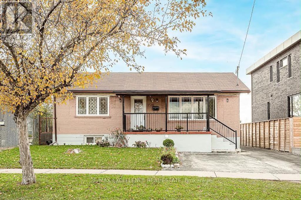 7208 Hermitage Road, Mississauga (malton)