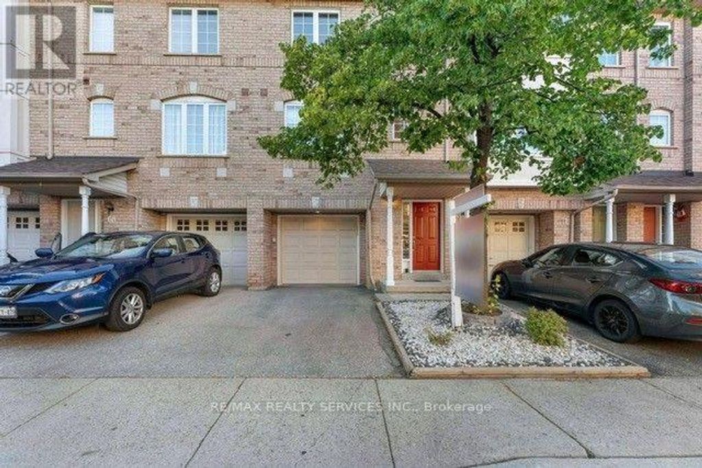 69 - 80 Acorn Place, Mississauga (hurontario)