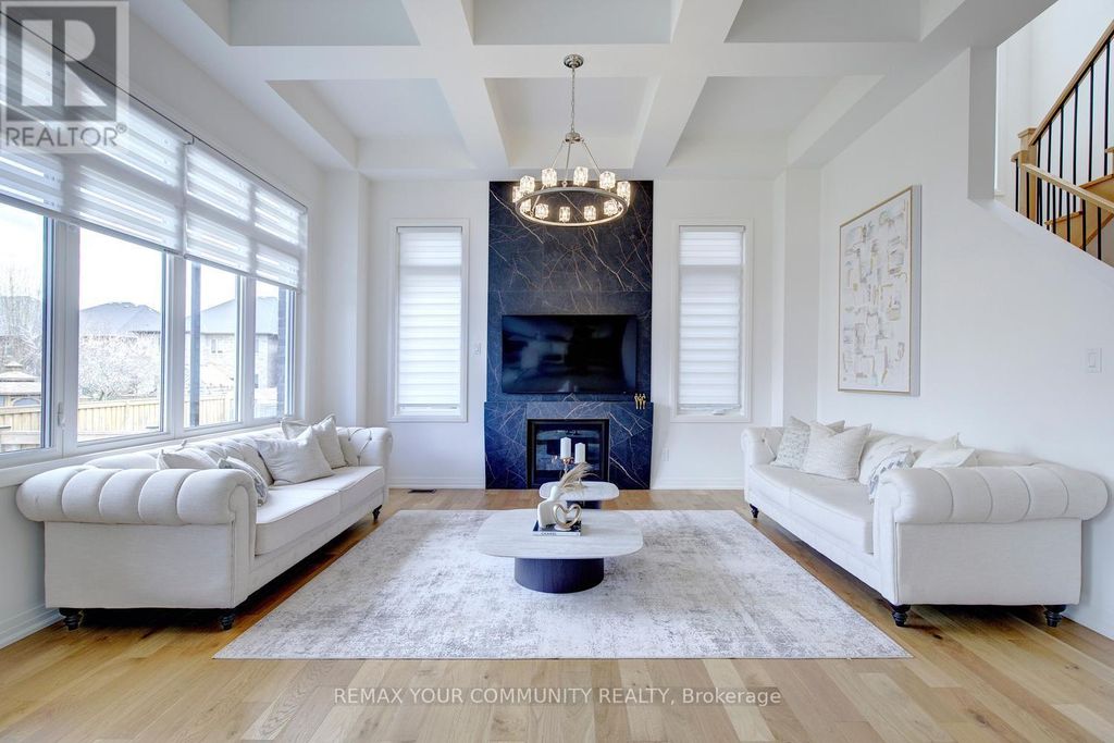 96 Bond Crescent, Richmond Hill (oak Ridges)