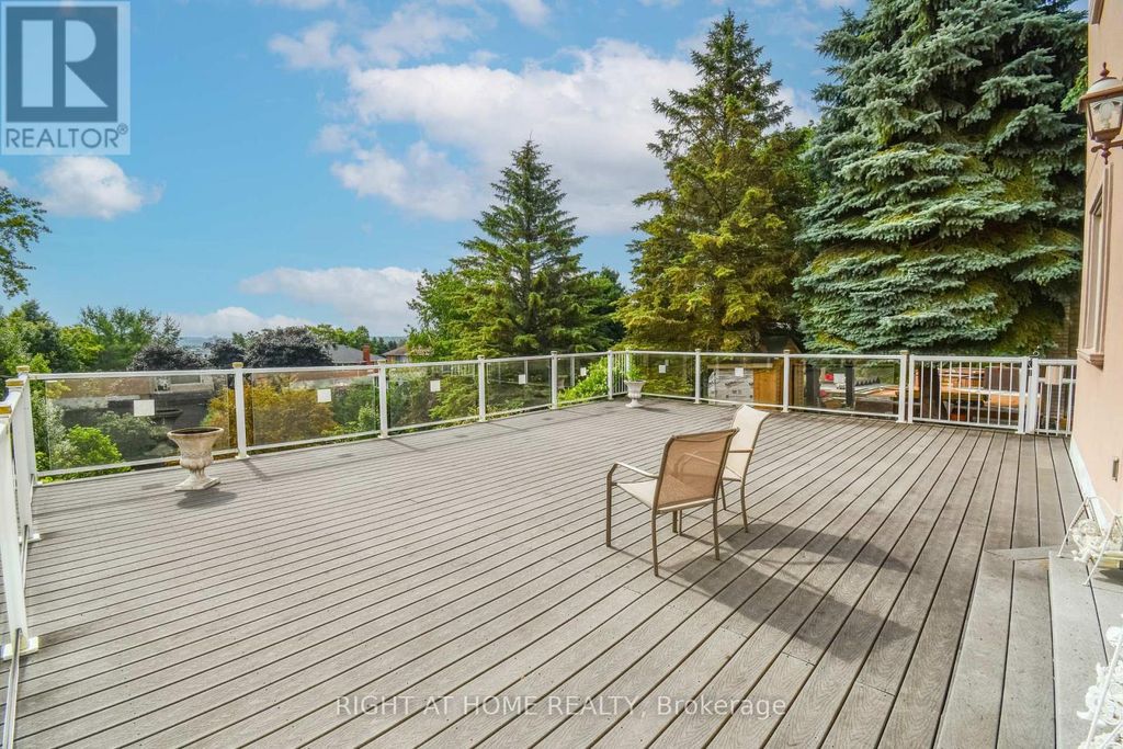 11 Thackeray Crescent, Barrie (letitia Heights)