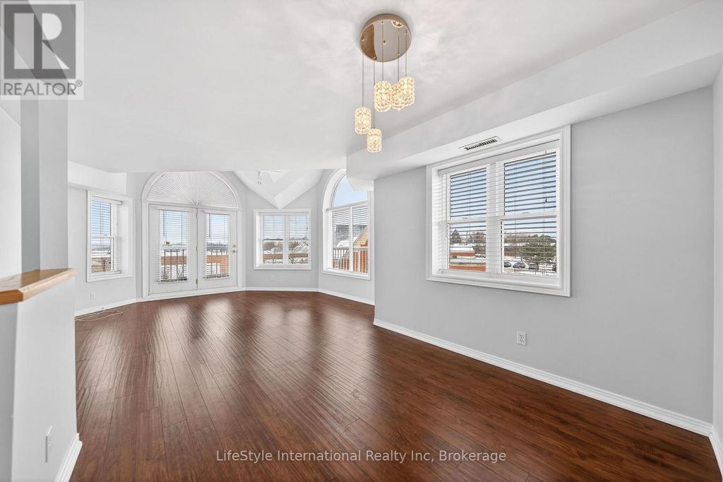 306 - 208 Silvercreek Parkway N, Guelph (junction/onward Willow)