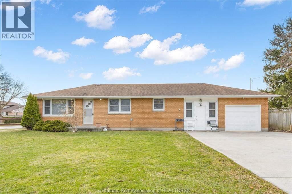 410 Mcnaughton Avenue East, Chatham