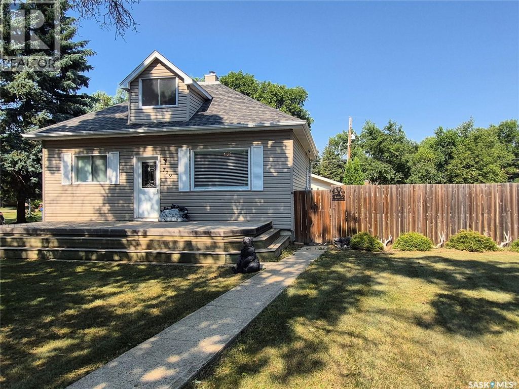 729 Bertrand Avenue, Radville
