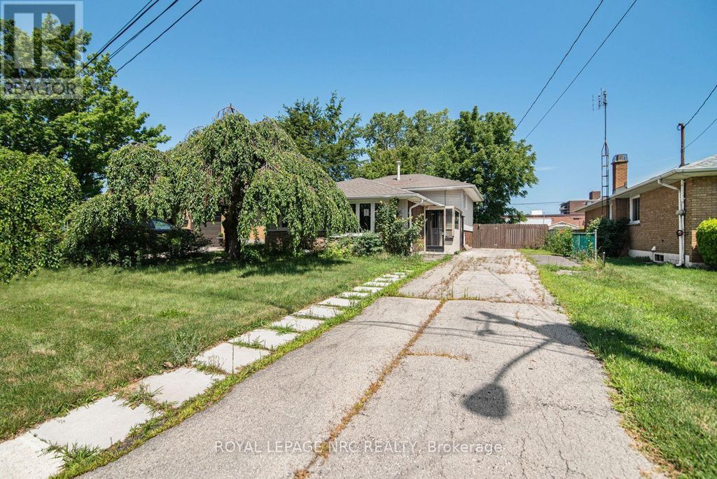 100 Mountain Avenue N, Hamilton (stoney Creek)