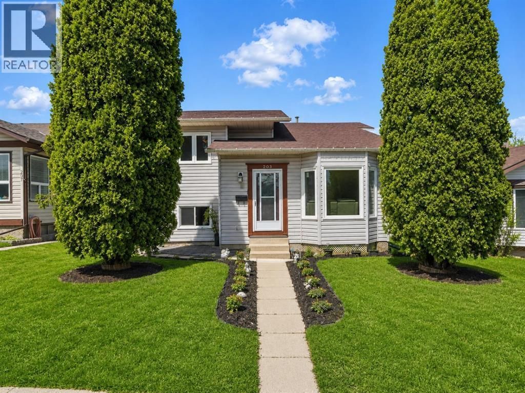 203 Shawglen Road Sw, Calgary