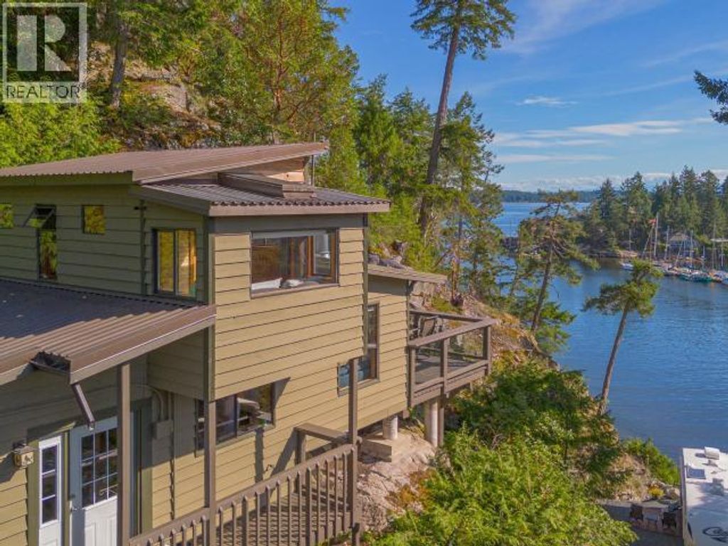 9951 Finn Bay Rd, Powell River