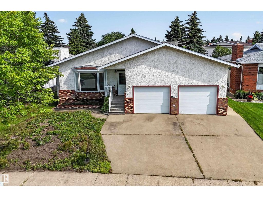11327 25 Av Nw, Edmonton